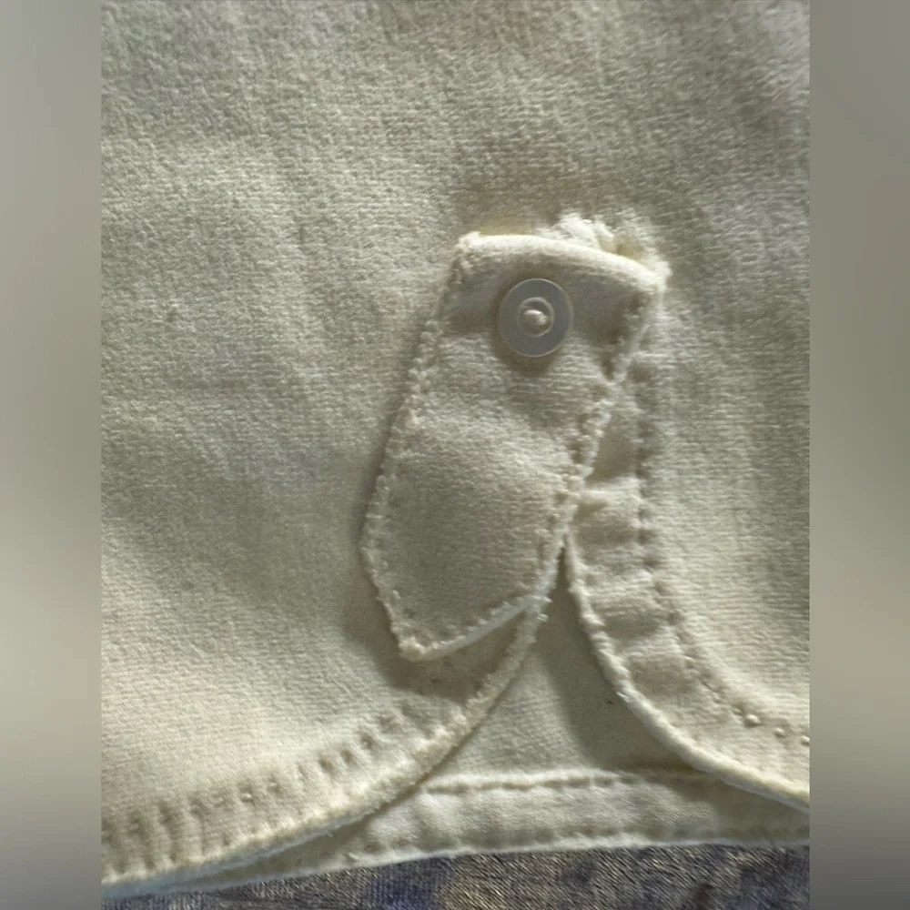 Vintage cream colored gloves.